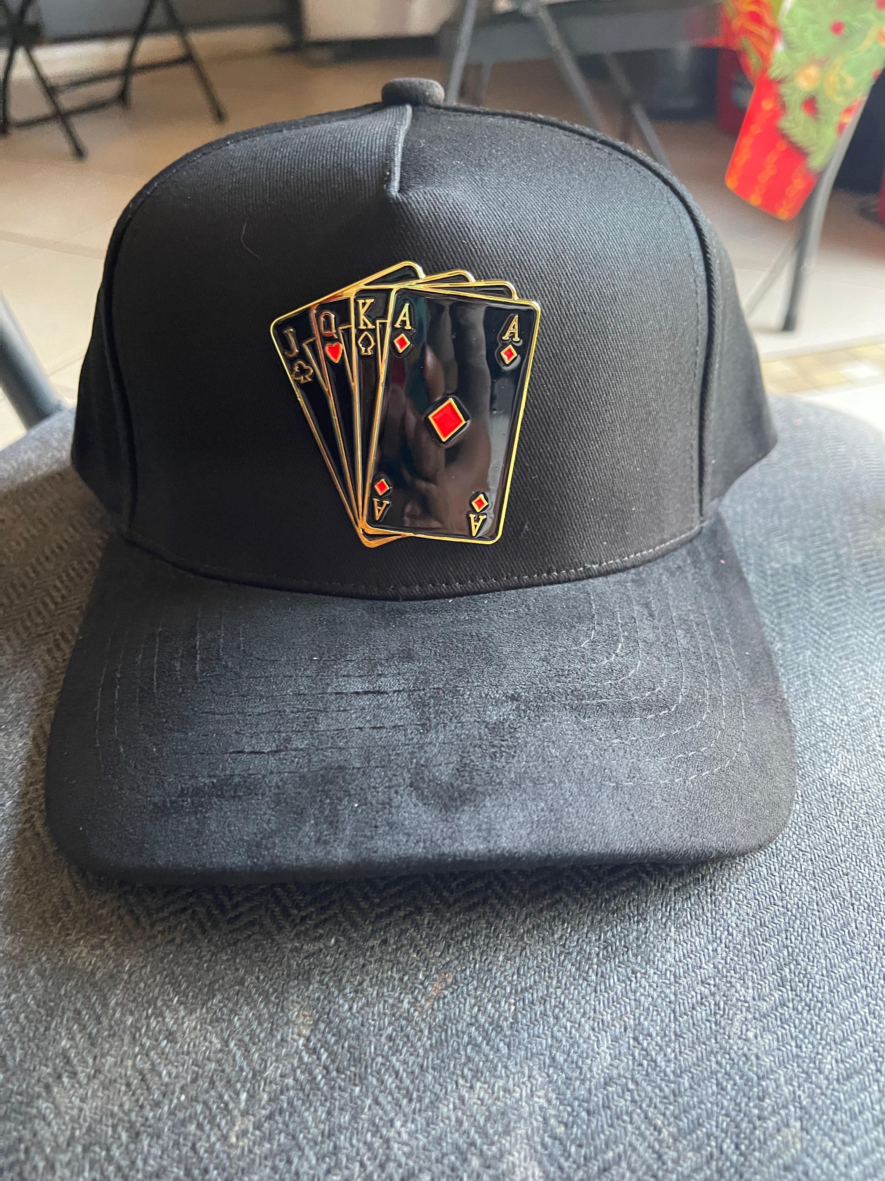 Gorra San Judas Tadeo con Pin Metálico Dorado - Trucker Gamuza Premium