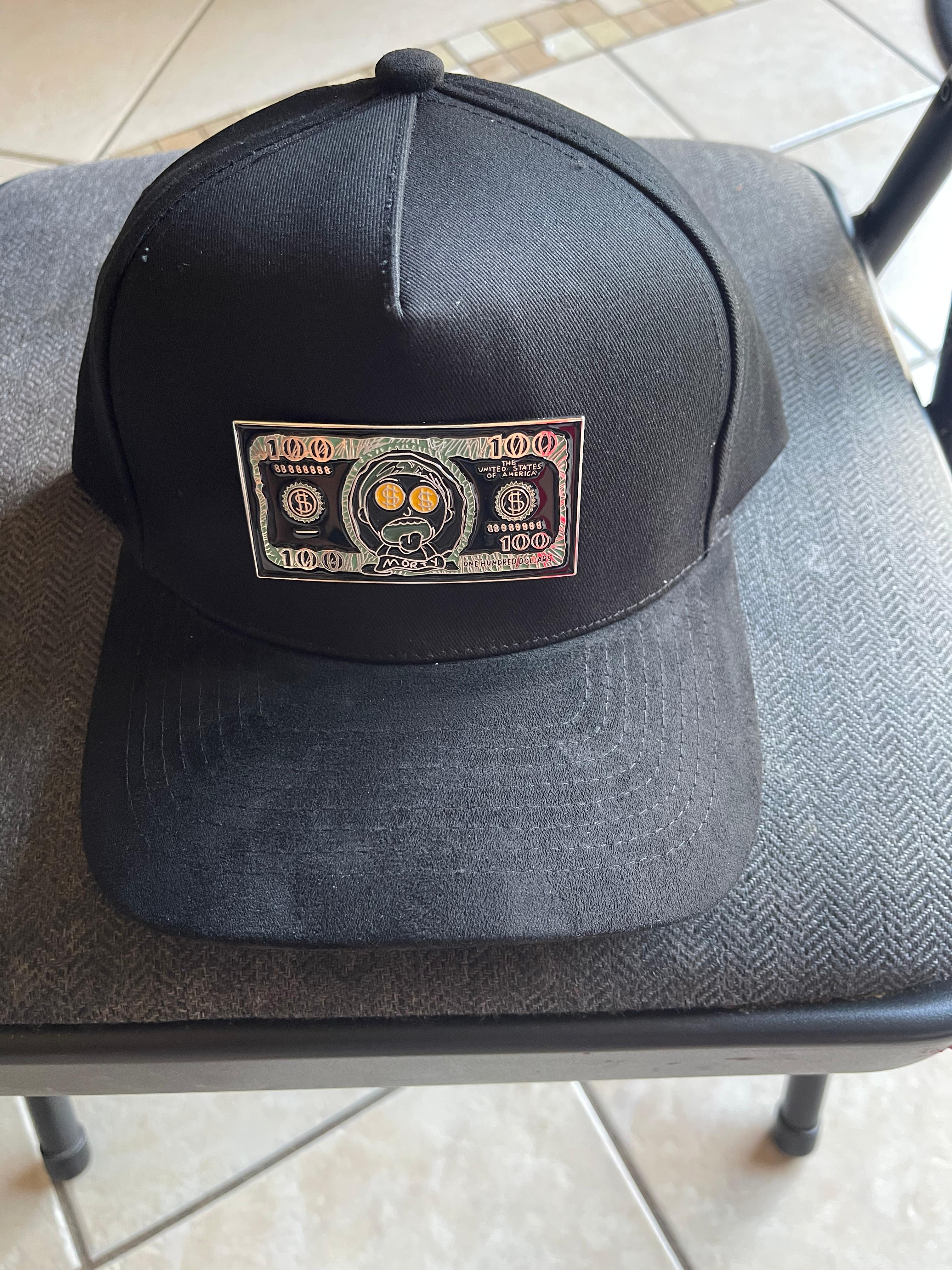 Gorra San Judas Tadeo con Pin Metálico Dorado - Trucker Gamuza Premium