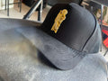 Gorra San Judas Tadeo con Pin Metálico Dorado - Trucker Gamuza Premium